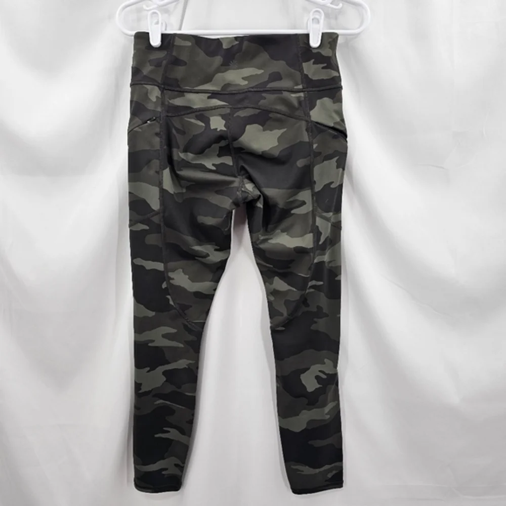 Athleta Camo Contender 7/8 Tight Leggings Green 405480-02 Women's Size Small.‎